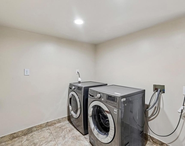 559 Oakdale - Photo Thumbnail 5