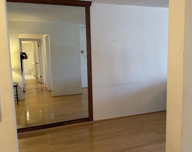11656 Montana Avenue - Photo Thumbnail 2