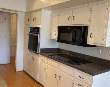 11656 Montana Avenue - Photo Thumbnail 8