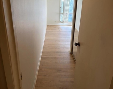 11656 Montana Avenue - Photo Thumbnail 9