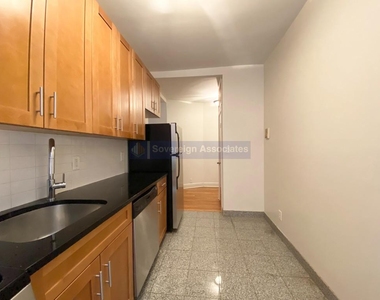 615 Fort Washington Avenue - Photo Thumbnail 3