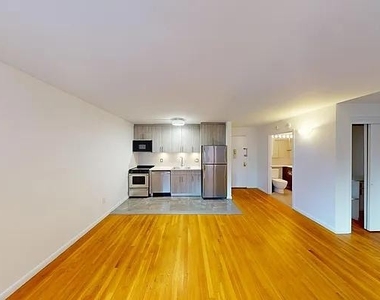 Reade Street - Photo Thumbnail 1