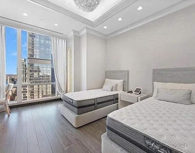 West 57th Street - Photo Thumbnail 7