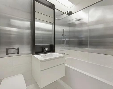 West 57th Street - Photo Thumbnail 8