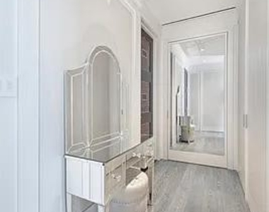 West 57th Street - Photo Thumbnail 11