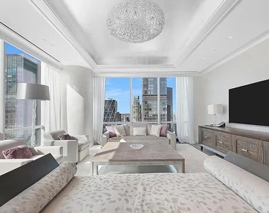 West 57th Street - Photo Thumbnail 5