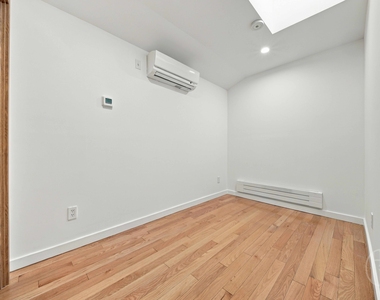 60th Avenue - Photo Thumbnail 9