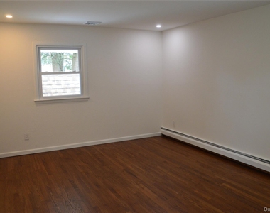 18 Sterling Place - Photo Thumbnail 12