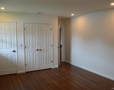 18 Sterling Place - Photo Thumbnail 13