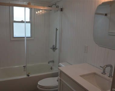 18 Sterling Place - Photo Thumbnail 10
