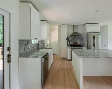 16 Trinity Place - Photo Thumbnail 9
