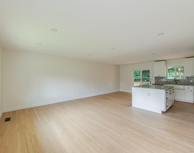 16 Trinity Place - Photo Thumbnail 4