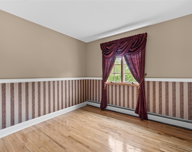 32 Glenmere Lane - Photo Thumbnail 14
