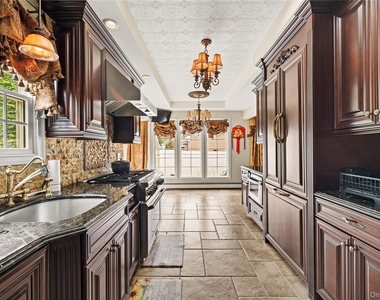 32 Glenmere Lane - Photo Thumbnail 8