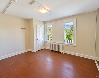 364 Ashford Avenue - Photo Thumbnail 6