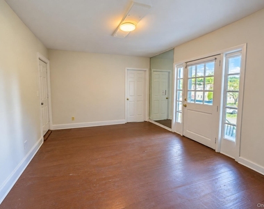 364 Ashford Avenue - Photo Thumbnail 3