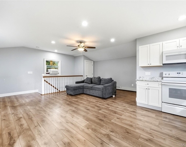 248 Bayview Avenue - Photo Thumbnail 2