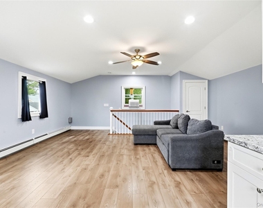 248 Bayview Avenue - Photo Thumbnail 5
