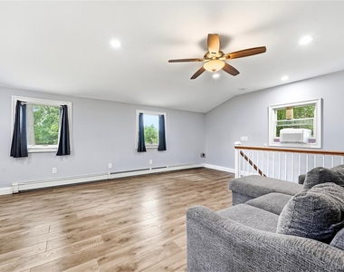 248 Bayview Avenue - Photo Thumbnail 4