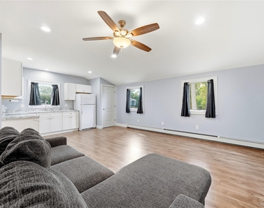 248 Bayview Avenue - Photo Thumbnail 3