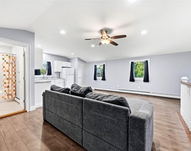 248 Bayview Avenue - Photo Thumbnail 9