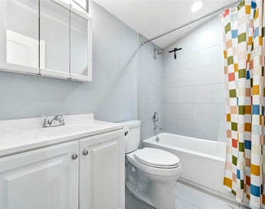248 Bayview Avenue - Photo Thumbnail 8