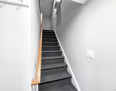 248 Bayview Avenue - Photo Thumbnail 10
