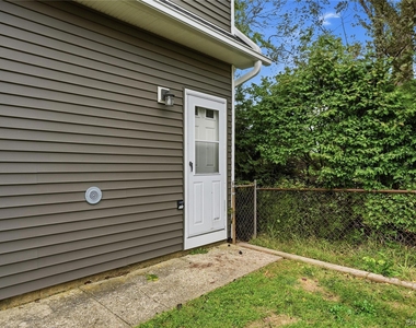 248 Bayview Avenue - Photo Thumbnail 11