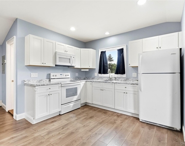 248 Bayview Avenue - Photo Thumbnail 7