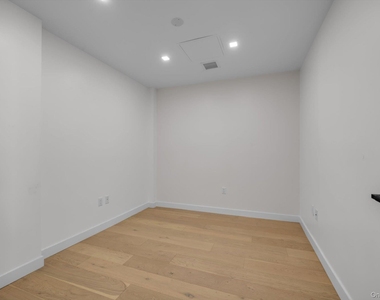 5-33 48th Avenue - Photo Thumbnail 10
