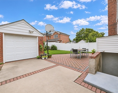 711 Covert Avenue - Photo Thumbnail 19