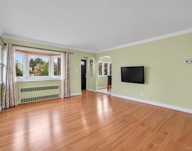 711 Covert Avenue - Photo Thumbnail 3