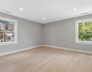 161 Ellsworth Avenue - Photo Thumbnail 16