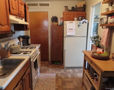 33 Deer Park Avenue - Photo Thumbnail 2