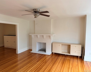 172 Grand Street - Photo Thumbnail 11