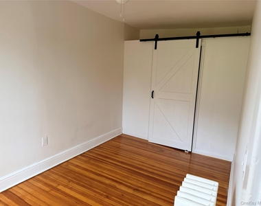 172 Grand Street - Photo Thumbnail 14