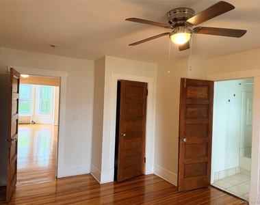 172 Grand Street - Photo Thumbnail 17