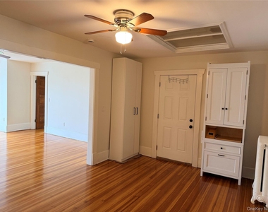 172 Grand Street - Photo Thumbnail 7
