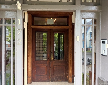 172 Grand Street - Photo Thumbnail 5