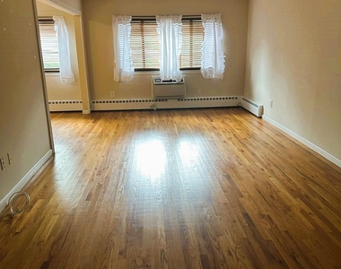 1 W Lawrence Park Drive - Photo Thumbnail 1