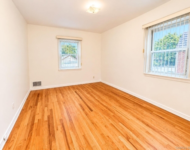 73-27 198th Street - Photo Thumbnail 6