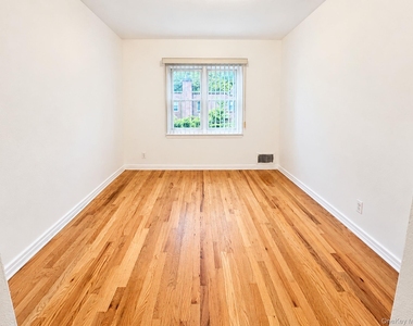 73-27 198th Street - Photo Thumbnail 7