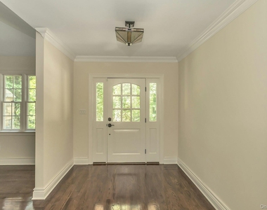 10 Laurel Cove Road - Photo Thumbnail 2