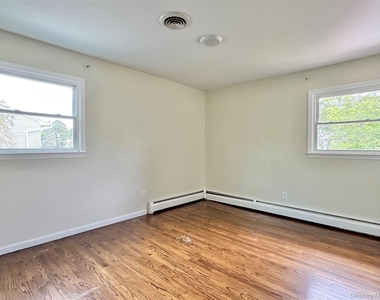 42 Merriewold Lane N - Photo Thumbnail 9