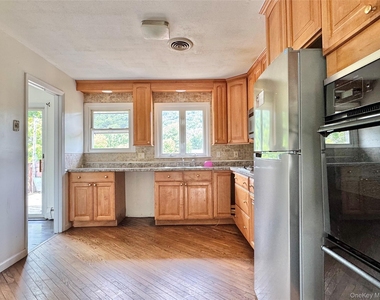 42 Merriewold Lane N - Photo Thumbnail 3