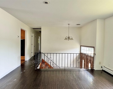 42 Merriewold Lane N - Photo Thumbnail 2