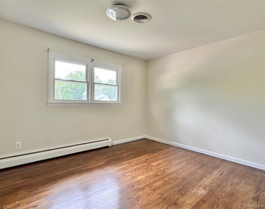 42 Merriewold Lane N - Photo Thumbnail 10