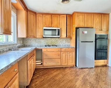 42 Merriewold Lane N - Photo Thumbnail 4