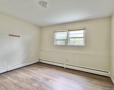 42 Merriewold Lane N - Photo Thumbnail 13