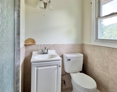 42 Merriewold Lane N - Photo Thumbnail 8